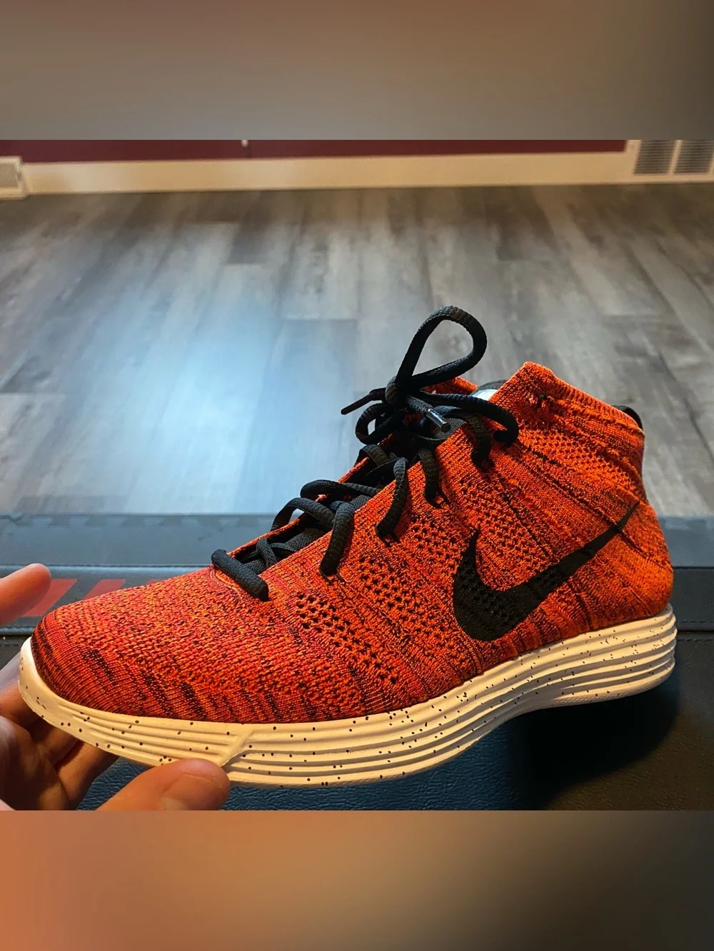 Nike Lunar Flyknit Chukka Men’s Size 9/Women’s Size 10.5